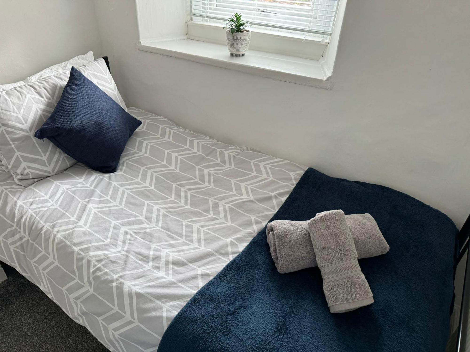 Holly House- 2 Bed Apartment *