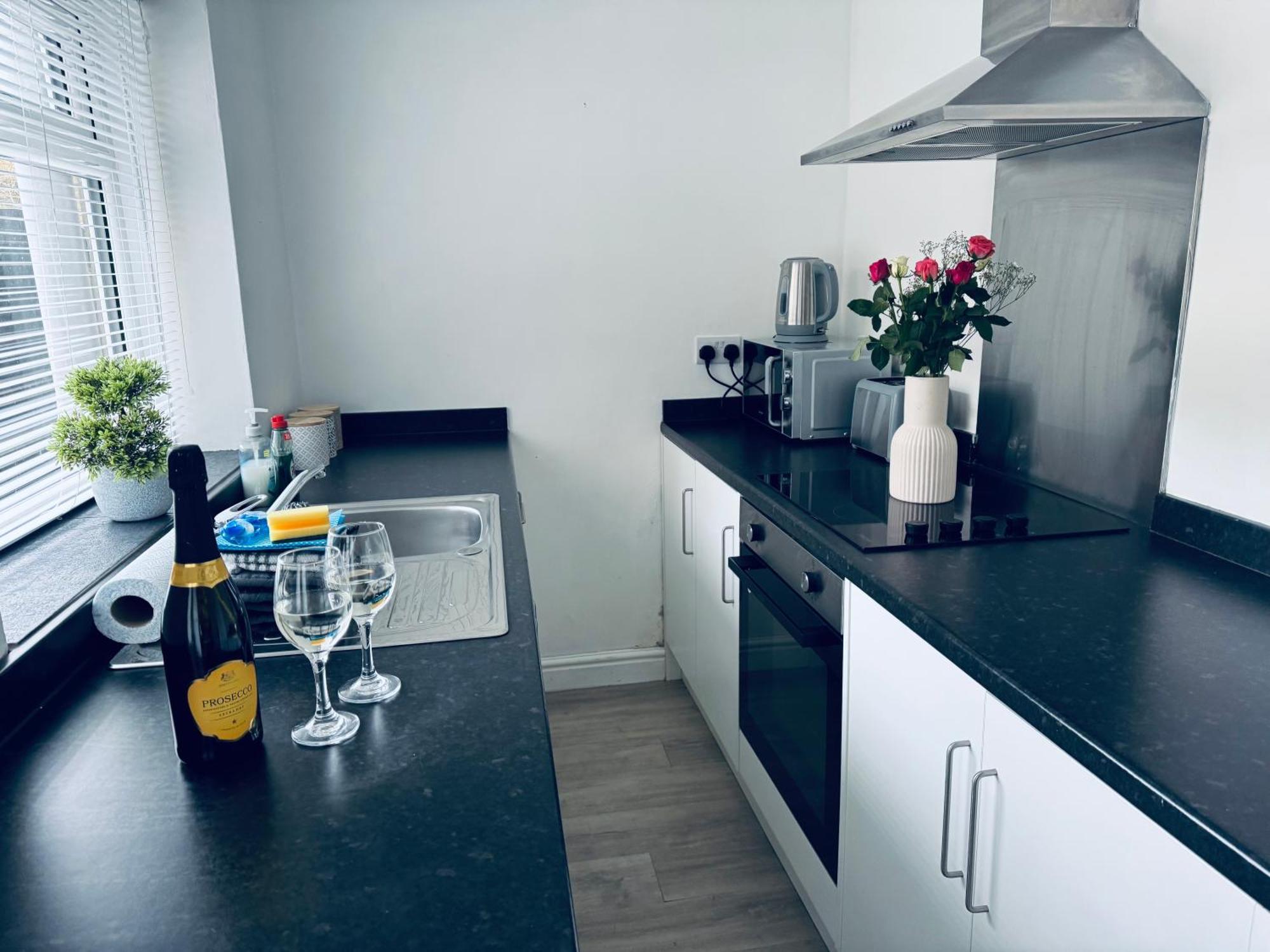 Holly House- 2 Bed Apartment *