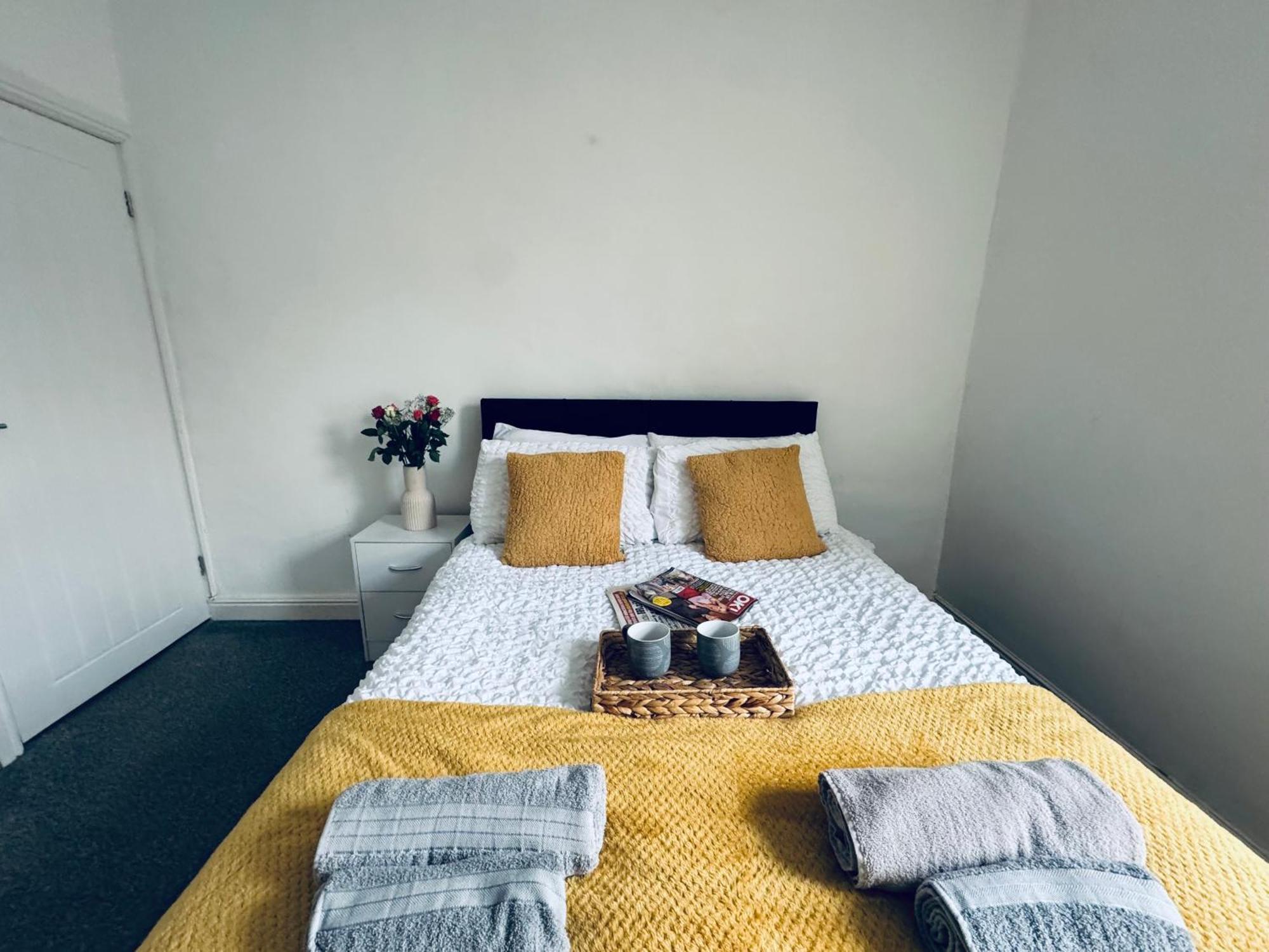 Holly House- 2 Bed Apartment *